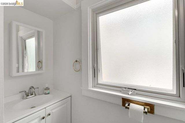 1415 Hampel Street, Oakland, CA 94602