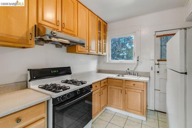 1415 Hampel Street, Oakland, CA 94602