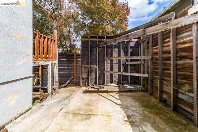 1415 Hampel Street, Oakland, CA 94602
