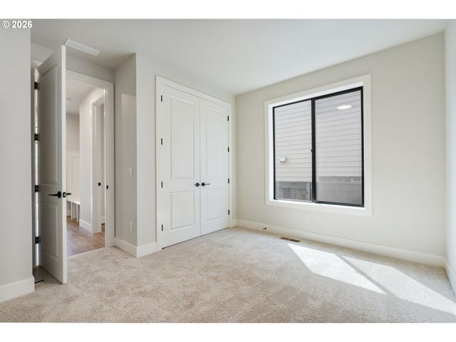 760 N V St, Washougal, WA 98671