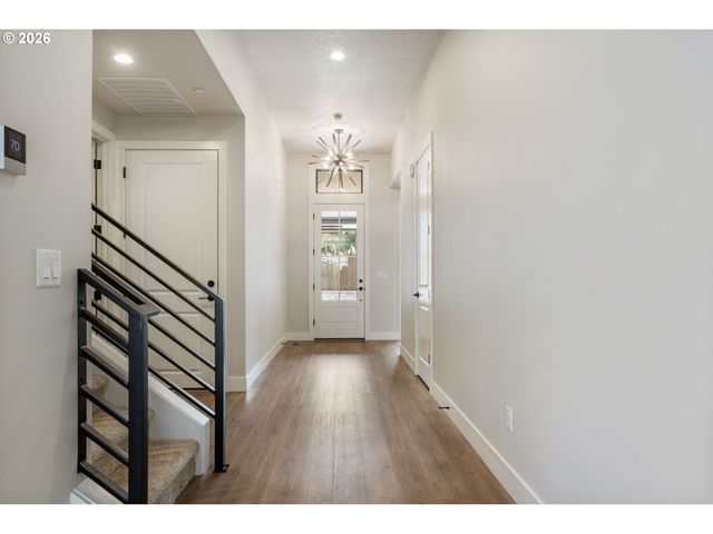 760 N V St, Washougal, WA 98671