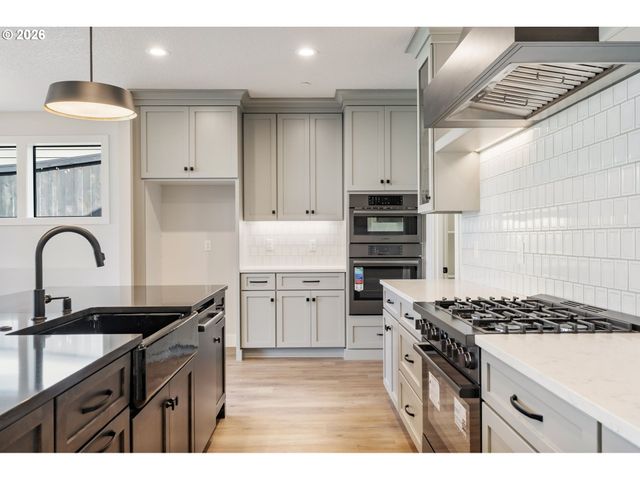 760 N V St, Washougal, WA 98671