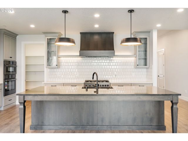 760 N V St, Washougal, WA 98671