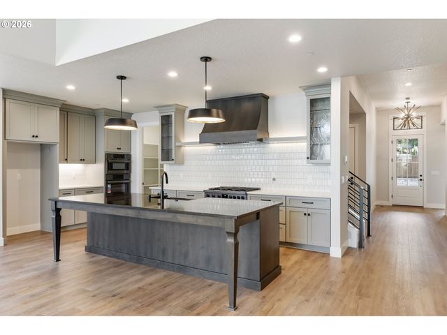 760 N V St, Washougal, WA 98671