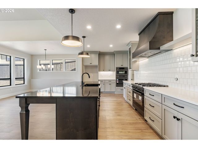 760 N V St, Washougal, WA 98671