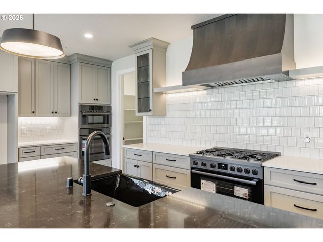760 N V St, Washougal, WA 98671