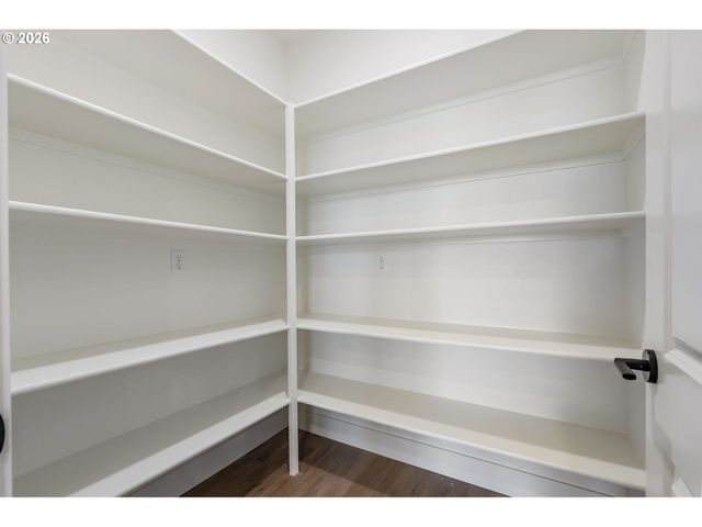 760 N V St, Washougal, WA 98671