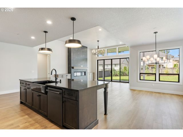 760 N V St, Washougal, WA 98671