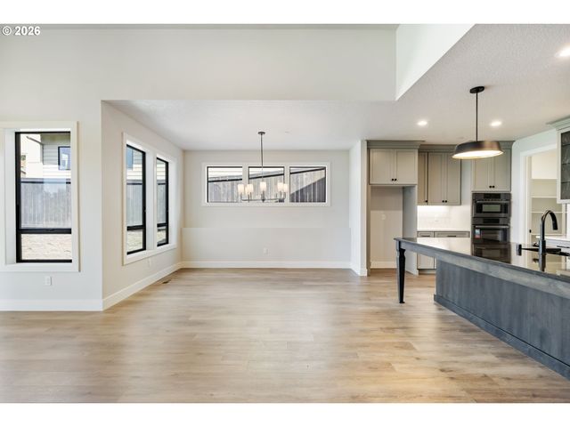 760 N V St, Washougal, WA 98671