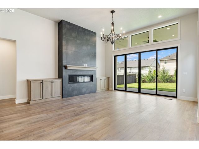 760 N V St, Washougal, WA 98671