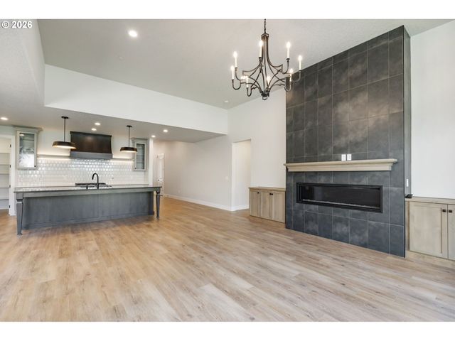 760 N V St, Washougal, WA 98671