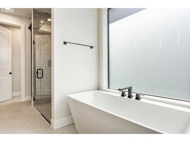 760 N V St, Washougal, WA 98671