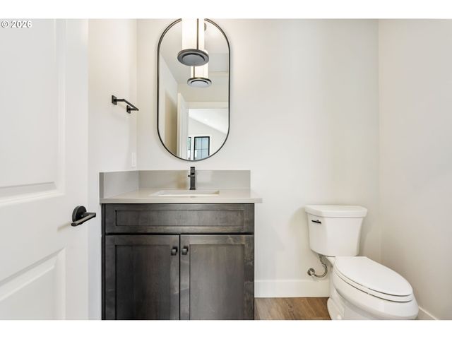 760 N V St, Washougal, WA 98671
