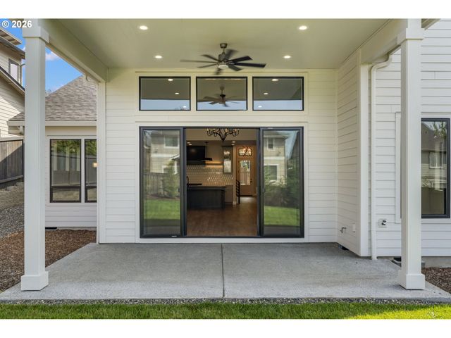 760 N V St, Washougal, WA 98671