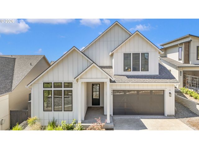 760 N V St, Washougal, WA 98671
