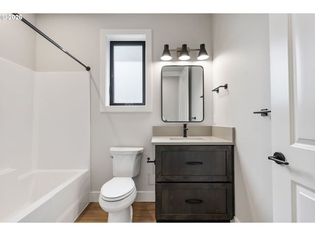 760 N V St, Washougal, WA 98671