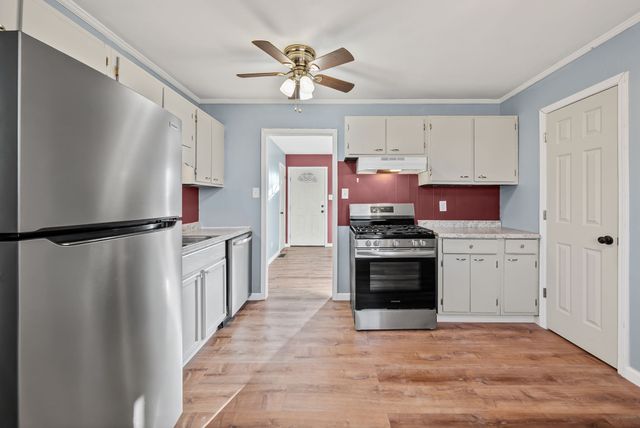 1412 Honeysuckle Dr, Hopkinsville, KY 42240