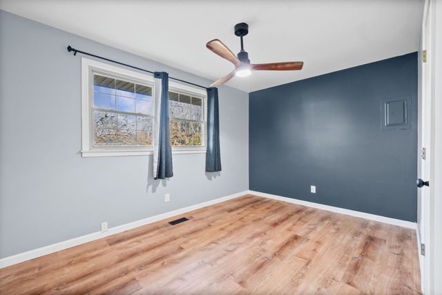 1412 Honeysuckle Dr, Hopkinsville, KY 42240