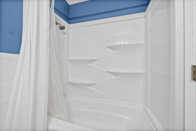 1412 Honeysuckle Dr, Hopkinsville, KY 42240