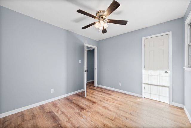 1412 Honeysuckle Dr, Hopkinsville, KY 42240