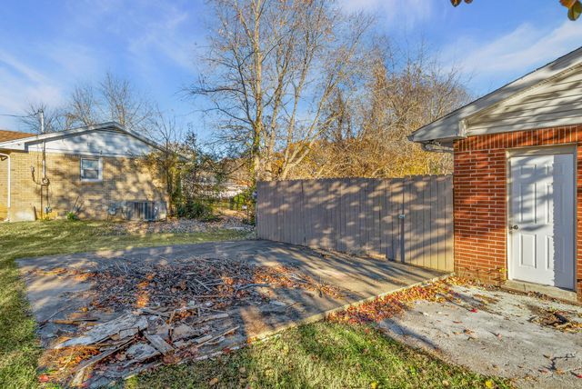 1412 Honeysuckle Dr, Hopkinsville, KY 42240