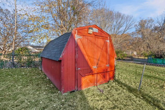 1412 Honeysuckle Dr, Hopkinsville, KY 42240