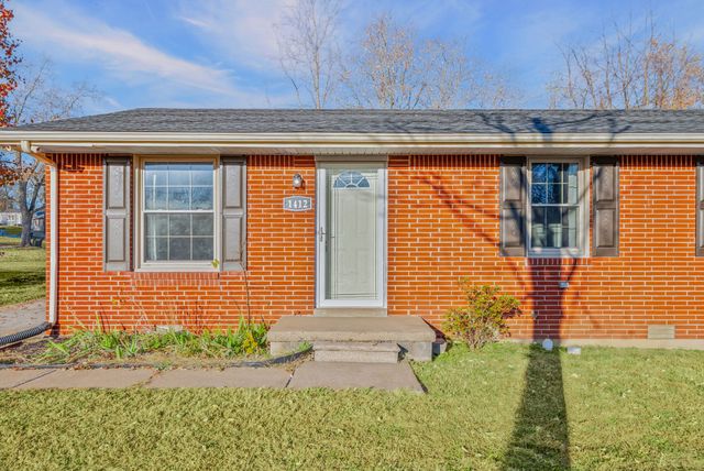1412 Honeysuckle Dr, Hopkinsville, KY 42240