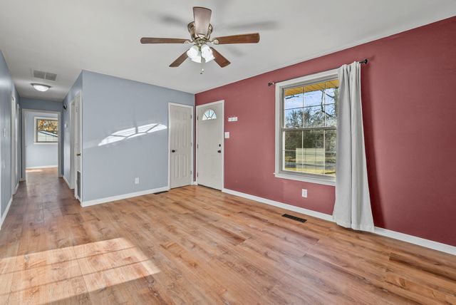 1412 Honeysuckle Dr, Hopkinsville, KY 42240