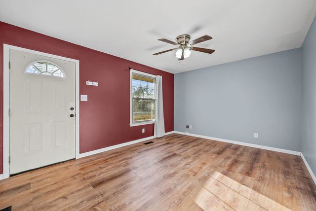 1412 Honeysuckle Dr, Hopkinsville, KY 42240