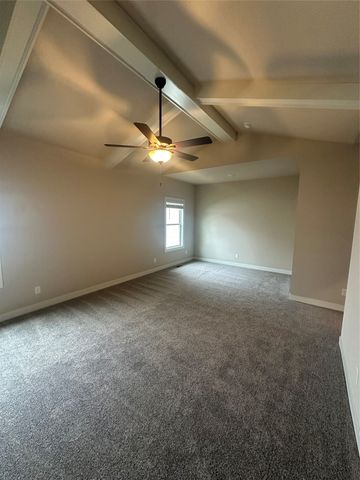 2509 N 8th Avenue E, Newton, IA 50208