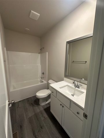 2509 N 8th Avenue E, Newton, IA 50208