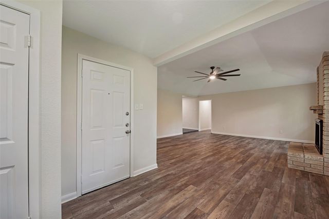 1209 W Castlewood Avenue, Friendswood, TX 77546