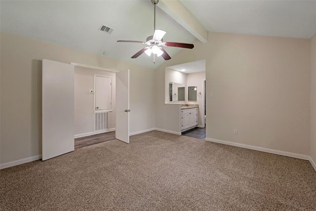 1209 W Castlewood Avenue, Friendswood, TX 77546