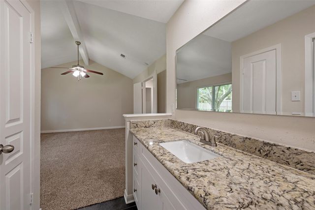1209 W Castlewood Avenue, Friendswood, TX 77546