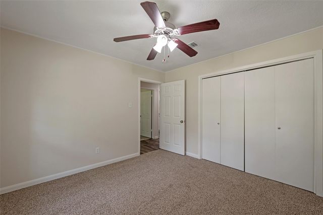1209 W Castlewood Avenue, Friendswood, TX 77546