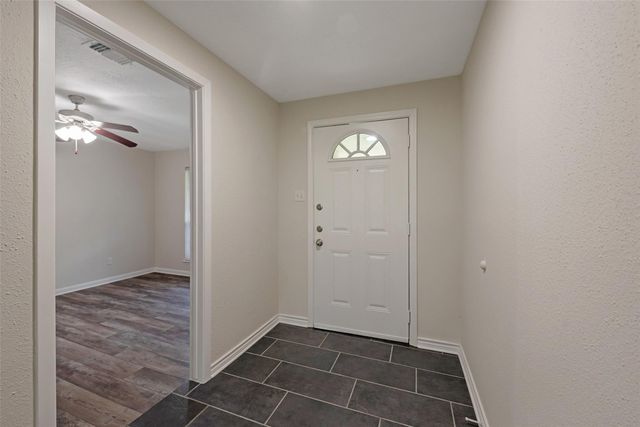 1209 W Castlewood Avenue, Friendswood, TX 77546