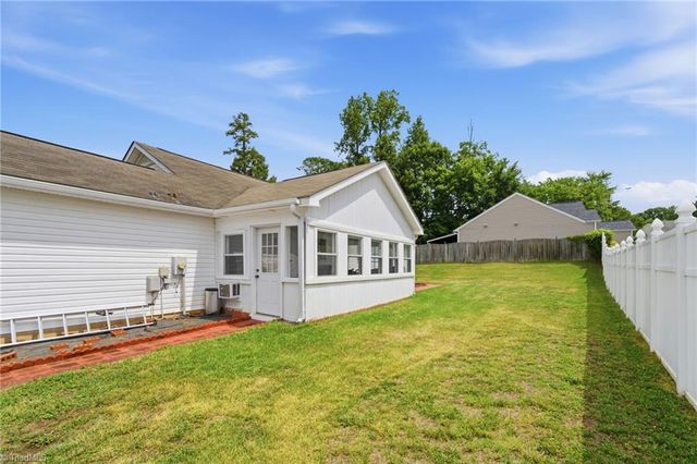 2545 Stratford Lake Road, Winston-salem, NC 27103