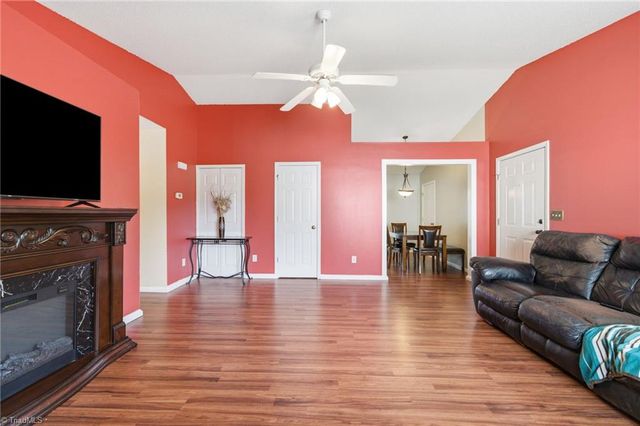2545 Stratford Lake Road, Winston-salem, NC 27103