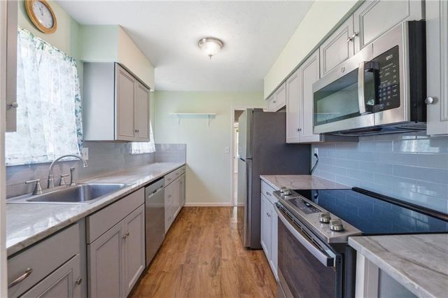 205 Eldorado Drive, Belton, MO 64012