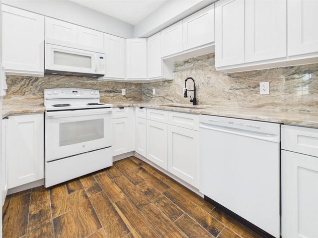 2415 W JETTON AVENUE, Tampa, FL 33629