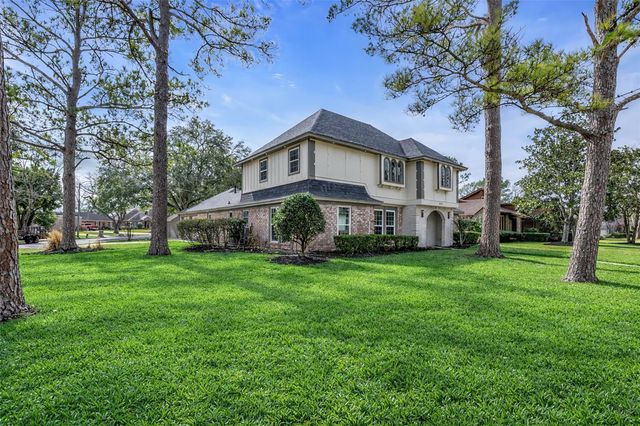 2123 N Fountain Valley Drive, Missouri City, TX 77459