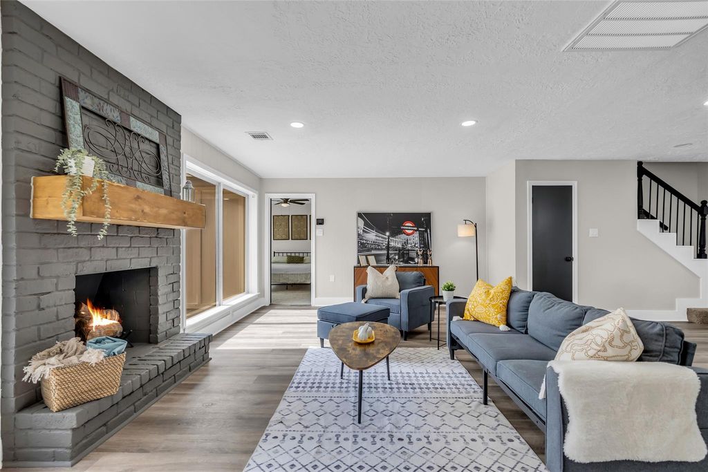 2123 N Fountain Valley Drive, Missouri City, TX 77459