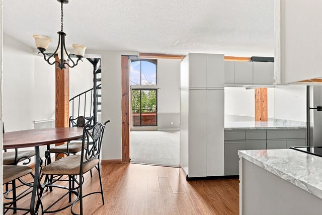 96 Old Colony Ave 302, Taunton, MA 02718