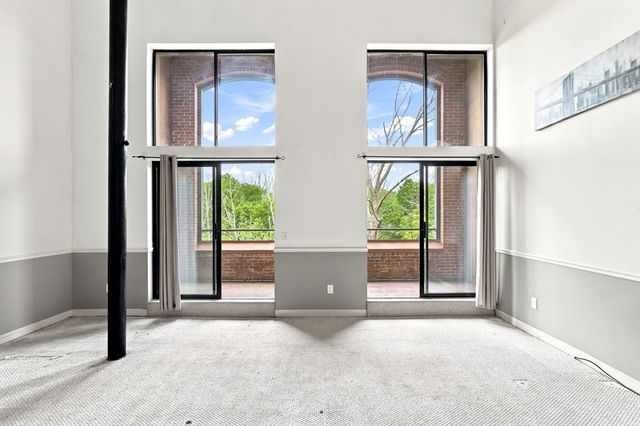 96 Old Colony Ave 302, Taunton, MA 02718