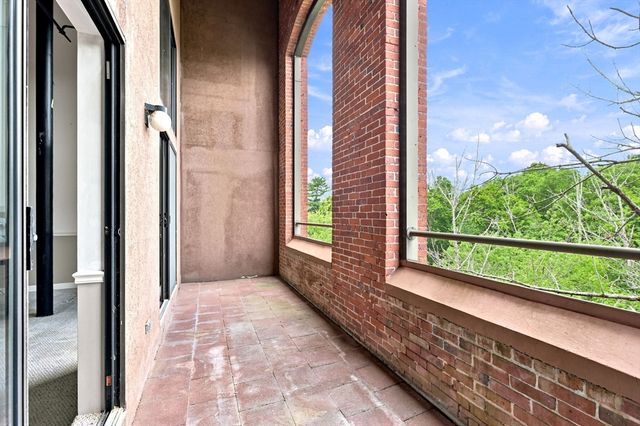96 Old Colony Ave 302, Taunton, MA 02718