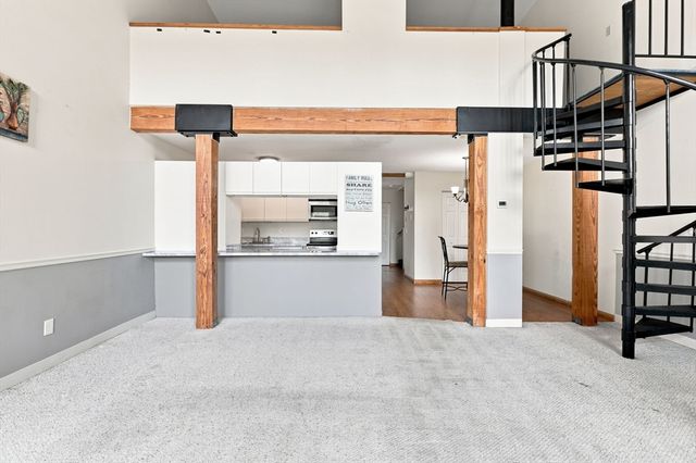 96 Old Colony Ave 302, Taunton, MA 02718