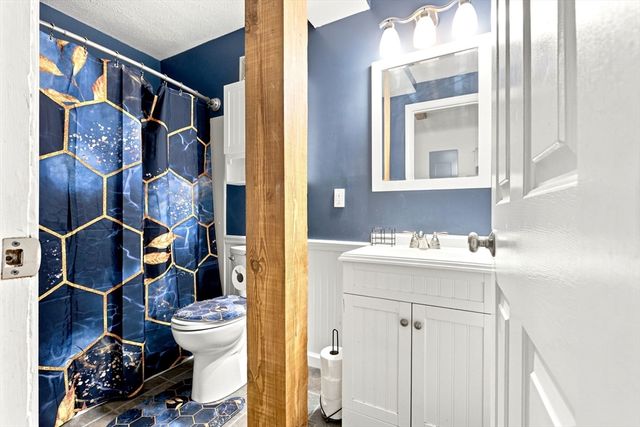 96 Old Colony Ave 302, Taunton, MA 02718