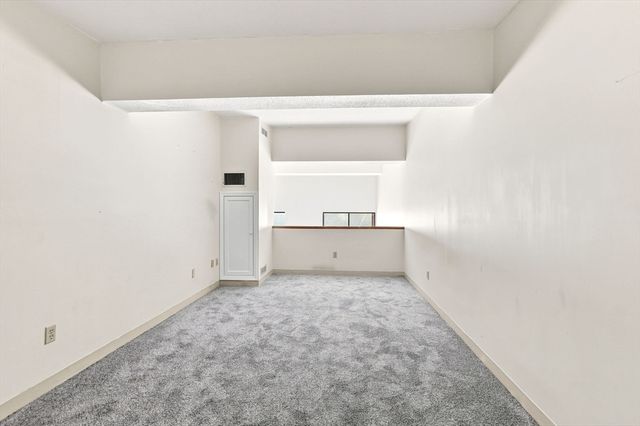 96 Old Colony Ave 302, Taunton, MA 02718