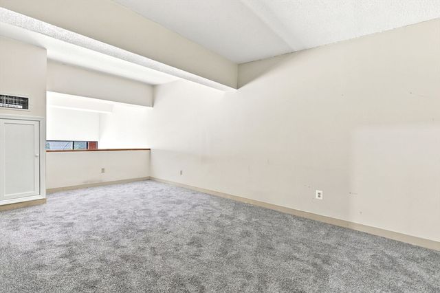 96 Old Colony Ave 302, Taunton, MA 02718