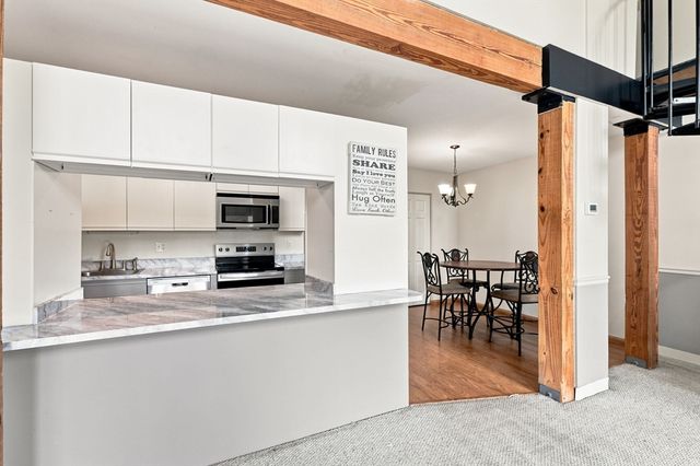 96 Old Colony Ave 302, Taunton, MA 02718